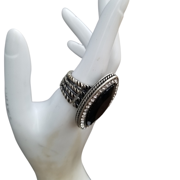 LARGE BLACK GLASS STONE & WHITE RHINESTONE SILVERTONE STRETCH COCKTAIL RING - Picture 2 of 5